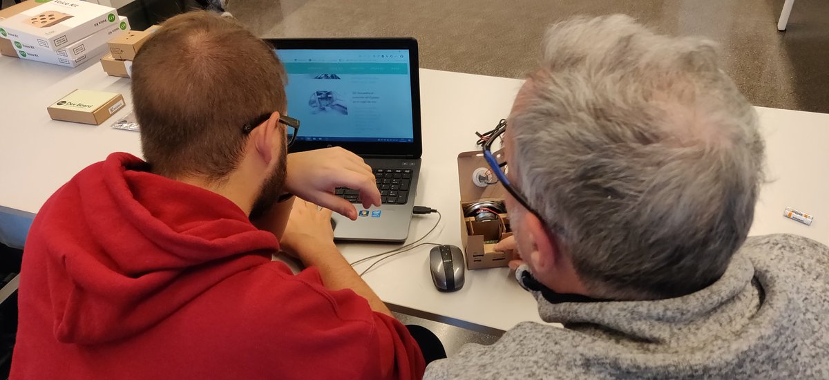 andreuibanez's tweet photo. Avui fem el primer dels tallers d' #InteligenciaArtificial desde el @GDGLleida al @parcteclleida avui aprenent sobre els kits de #googleassistant #aiykit i sobre els projectes que fem al Parc Científic amb aquestes tecnologies de veu natural com el #GoogleHome @AoGDevs https://t.co/qqNWMFGckw