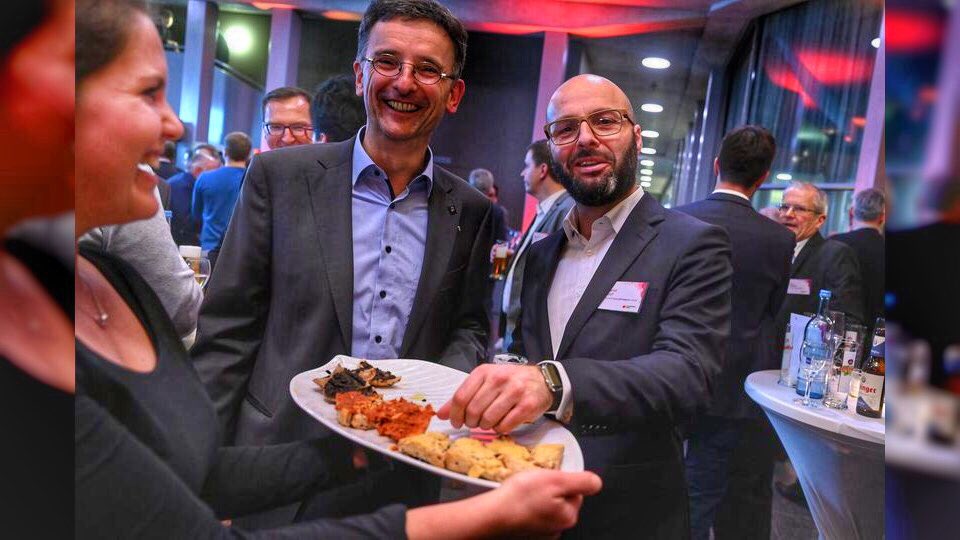 fsbwelfenburg's tweet photo. Nette Menschen und gute Gespräche beim Neujahrsempfang 2020 von https://t.co/tGawiEIfVV #oberschwaben #bodensee #ravensburg #gutesneuesjahr #werbeagentur #netzwerken https://t.co/4tPZqtTCA9