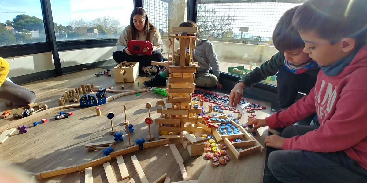 EscolaSolc's tweet image. Detalls de les nostres ciutats en 3D #ambients #1PRI #2PRI #imaginem #treballcooperatiu