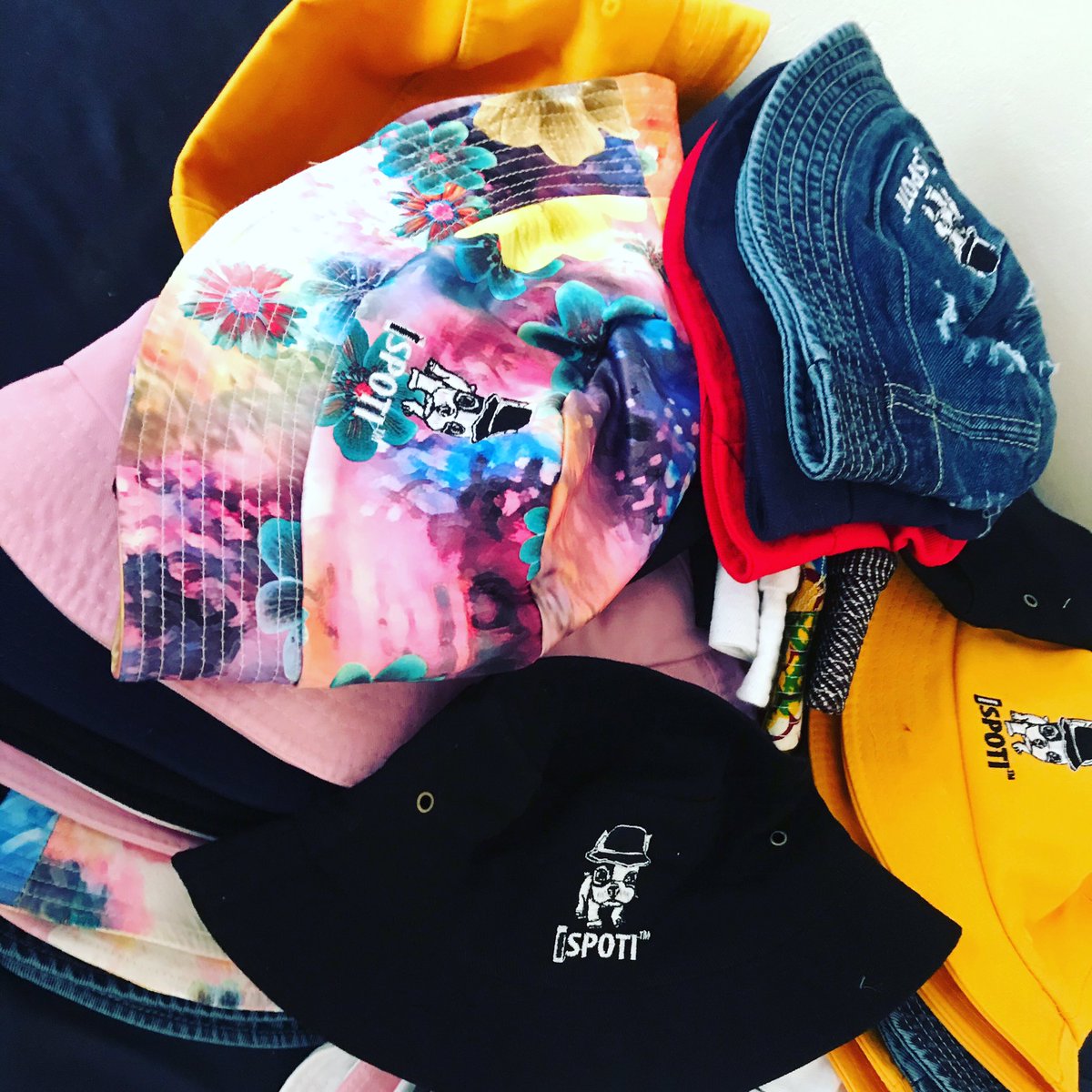 El1khoza's tweet photo. Fast growing headgear brand in SA 🇿🇦. Goes from R129 to R149 per piece by @ispotitm. Also delivered anywhere in SA for R50 extra if you’re outside JHB South. 🙌🏾 https://t.co/ePICO0DEpA