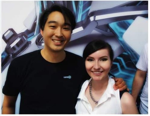 paradrawmal's tweet photo. Happy Birthday @TheRocketBeans! Vor 5 Jahren hab ich euch das erste mal live auf der Gamescom erwischen können (und auch @budnoob, den ich aus Versehen vom Klogang abgehalten habe...😅 Immernoch sorry dafür!) #rocketbeans #rbtv #bohnenliebe https://t.co/3haJvWe2au