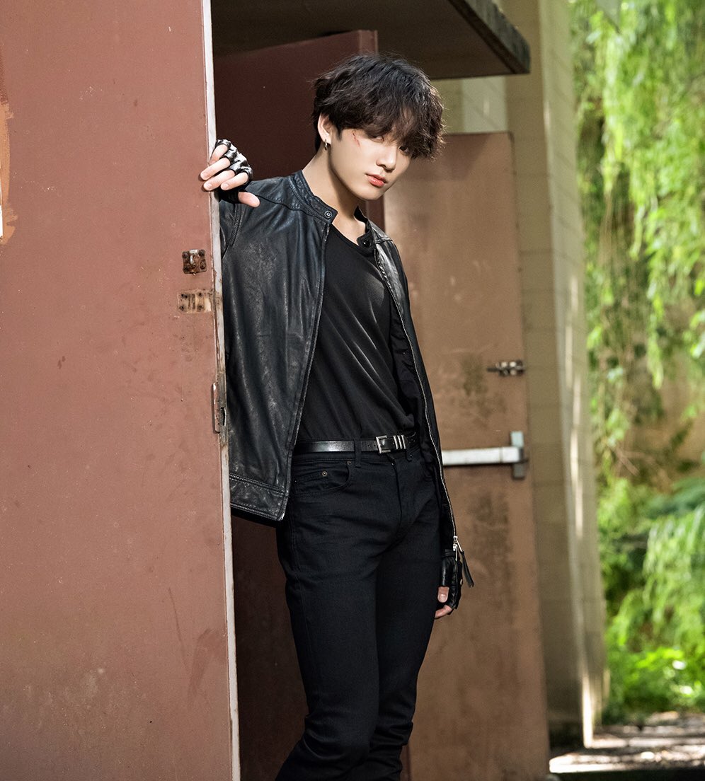 cutpjmin's tweet photo. eu achei que não era possível uma pessoa ser perfeita assim e aparece jeon jungkook pra me provar o contrário https://t.co/m6imODBAEW