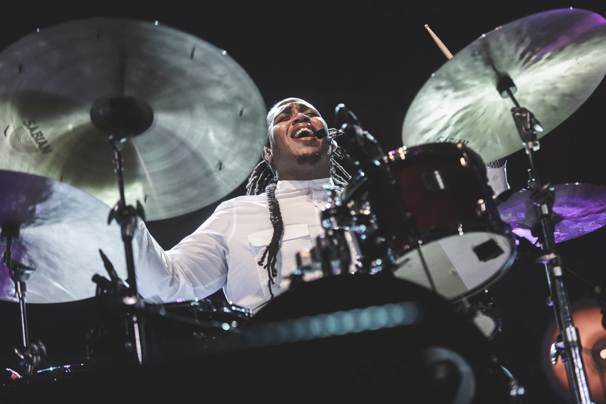 rigajazzstage's tweet photo. Konkursa Riga Jazz Stage 2020 goda viesis dziedātājs un bundzinieks, „Grammy” balvas nominants Džeimisons Ross (Jamison Ross)! Biļetes @bilesuserviss #rigajazzstage2020 #rigajazz #JamisonRoss https://t.co/iQJRhPATTY