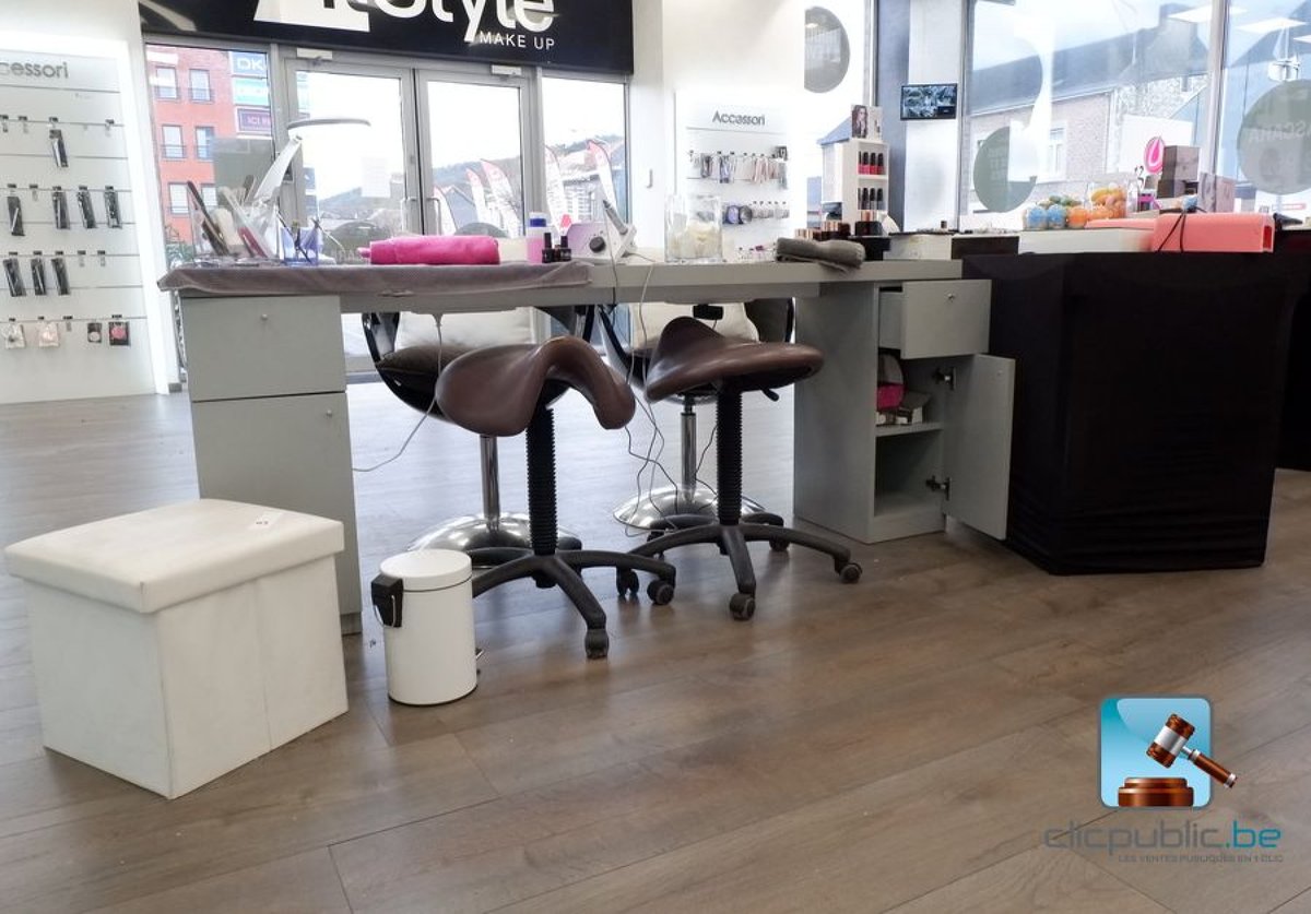 clicpublic's tweet photo. Voilà une vente qui a du PEPS !  💪💪
Des appareils de #fitness, du matériel et mobilier pour les soins #esthétiques disponible dès MAINTENANT ! 💨😀  Découvrez la vente ici 👉  https://t.co/r9hvViWYjJ https://t.co/dchEZ9zlAd