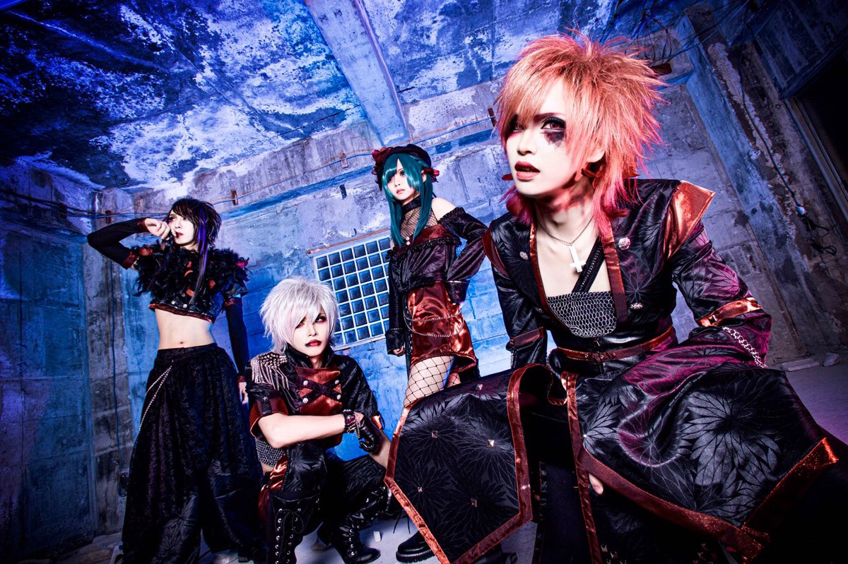 visunavi's tweet photo. 😈新バンド情報
【DIVEL(ディベル)】
2020年1月始動、名古屋・東京を中心に活動!
コンセプトは“生まれ持った人間の二面性、それに伴う喜怒哀楽の感情”──。
記事はこちら▶️https://t.co/s9MKQEVDsI
#DIVEL https://t.co/LINgIOoJxl