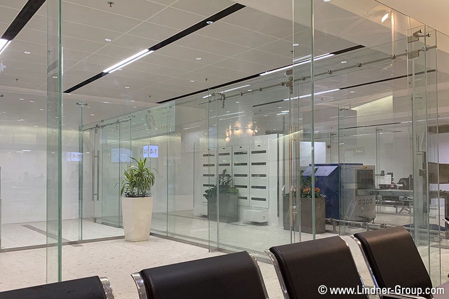 Lindner_Group's tweet photo. #lindner middle east supplied the second largest airport in #Saudi Arabia with 8,000 m² of #postcap ceiling systems for the #renovation of terminal 1 and 2 required by the high density of #20 million #passengers per year. https://t.co/fMZGi8WoKC https://t.co/8aHfbegoMY