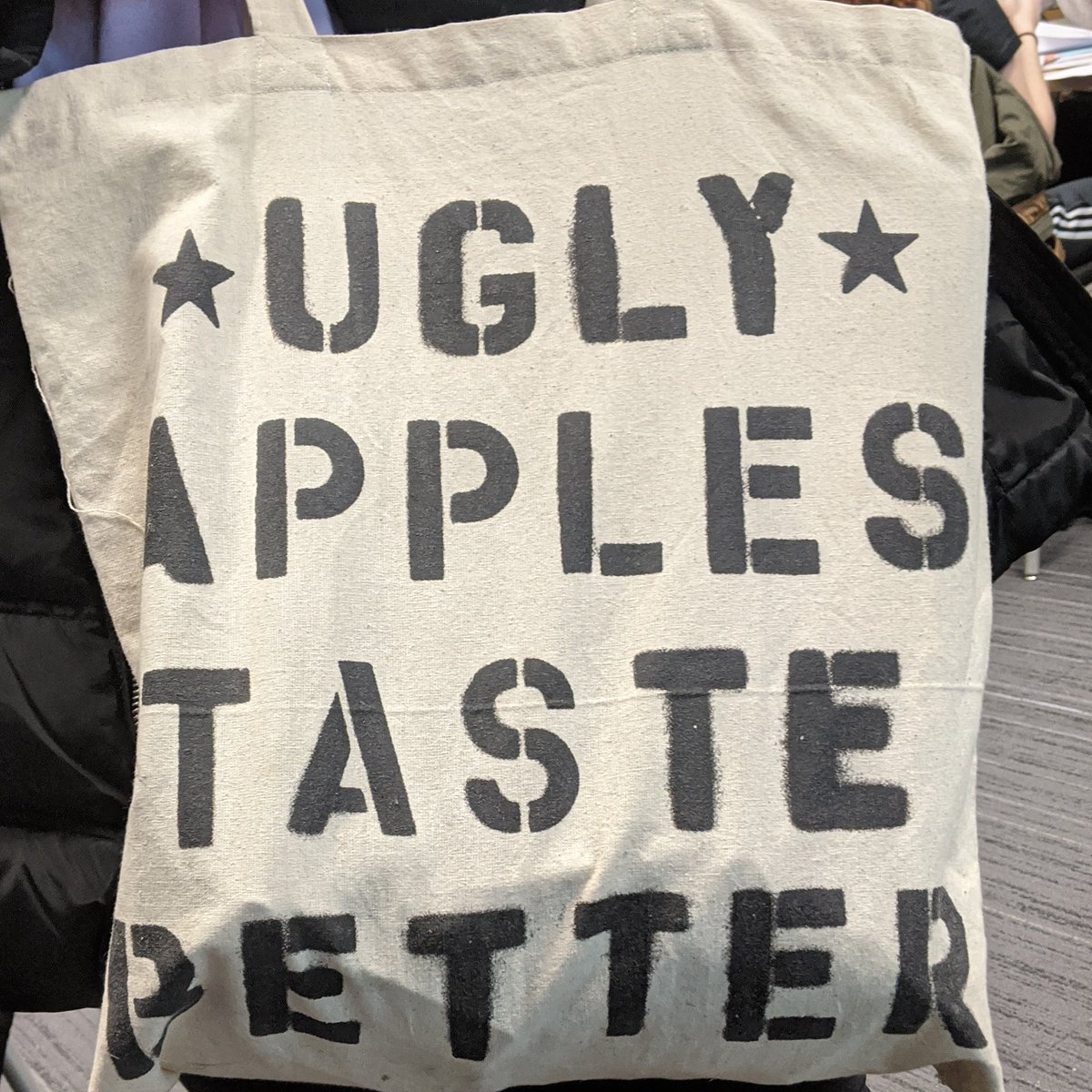 WordStringsBook's tweet photo. #Takeaway Moment.
Ugly apples taste better.
Clever marketing by @twinstarorchards #NewPaltzNY 
#tote #apples #swag #farm https://t.co/4spdKElnXG