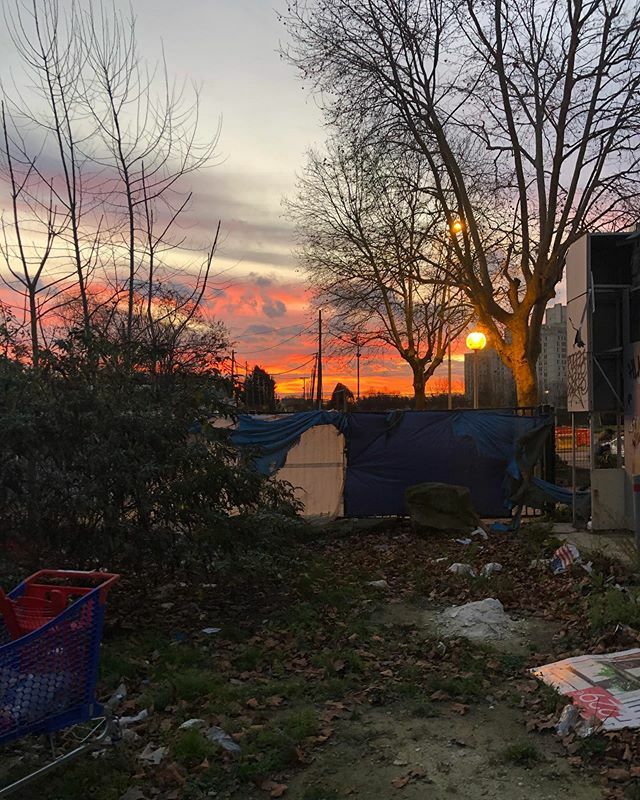 fortrecup's tweet photo. Nouvelle année nouveau projet! Nous avons hâte de partager des news avec vous rapidement ... #fortrecup #fortdaubervilliers #aubervilliers #paris #grandparis #urbanismetransitoire #friche #tierslieux #esso #station #service #lieu #travaux #sunrise #dechet #waste #placemaking… https://t.co/MnZdwqDaEc