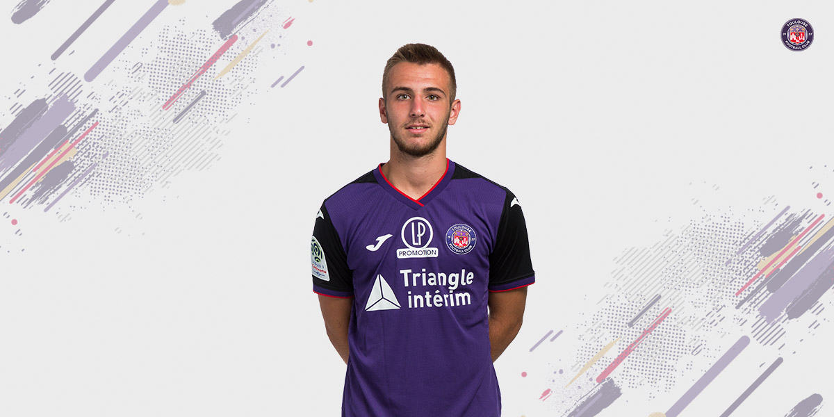 ToulouseFC's tweet photo. 📝 Nouveau portrait #GraineDePitchouns à découvrir!
Celui du jeune milieu de terrain ariégeois Gaël #Ramade, vice-champion de France U17 en 2018 et membre du groupe #Gambardella cette saison.
→ https://t.co/MBzxM9W088 https://t.co/0Ihi0slHqt