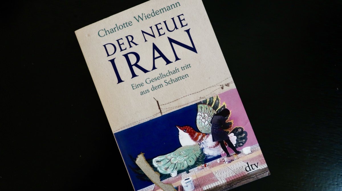 ...kann man nur empfehlen, wenn man ein bisschen mehr zum Iran wissen will. Und auch den Aufruhr, das System etc. verstehen möchte. Und <a href="/chawichawi/">Charlotte Wiedemann</a> hat eine wundervolle und interessante Erzählweise!!!