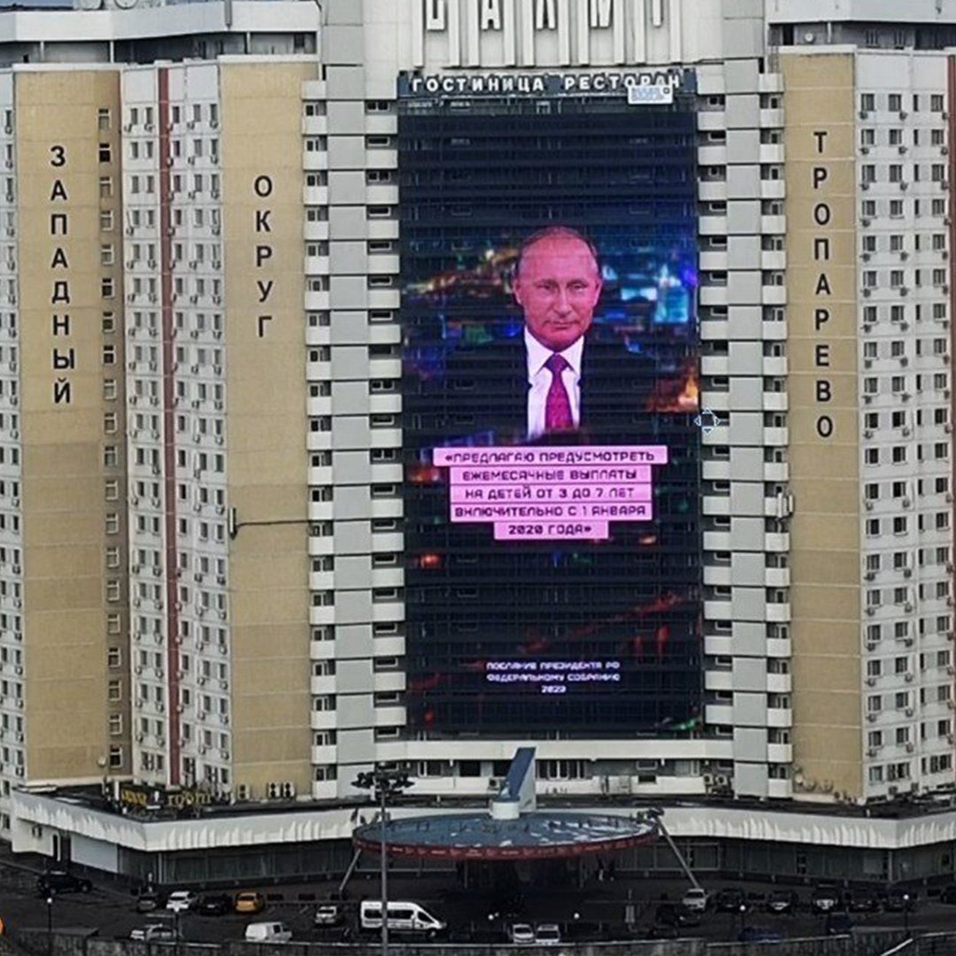 talkwithmeplez's tweet photo. За 20 лет правления мы имеем поднятый пенсионный возраст, убитую экономику,оккупированную территорию страны, жителей которой мы называли братьями.
Однако о не менее важных проблемах вещает Путин, например о горячем питании школьников, а его цитаты выводят на каждое второе задание https://t.co/cFSRJBLvP9