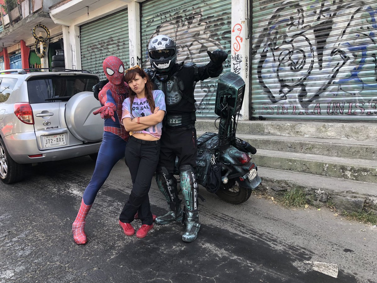 markeduardoz's tweet photo. Dia de Reyes, por los niños, el cosplay que me llevé es “El Cráneo”, un héroe que escribi para cine @realgdt @marcelaafierro @lopezobrador @therealstanlee #héroes #forthekids #reyesmagos #western #film #fantasy #porlosniños #porlasniñas #pormexico #formexico @elartenossalva https://t.co/eVfYuS5M8L