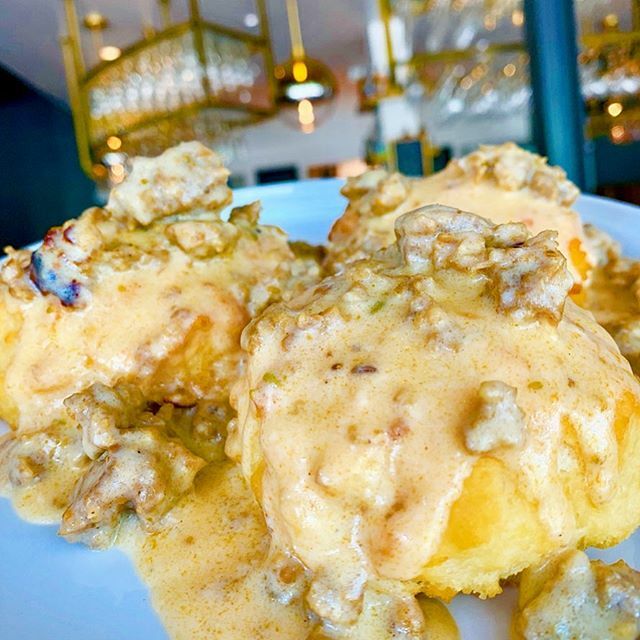 eatsofclt's tweet image. It’s all gravy when biscuits are for brunch

BISCUITS AND GRAVY
Scratch biscuits smothered in sausage and gravy

The Dunavant, South End, Charlotte #eatsofclt #biscuits #brunch ift.tt/2QUEu1r