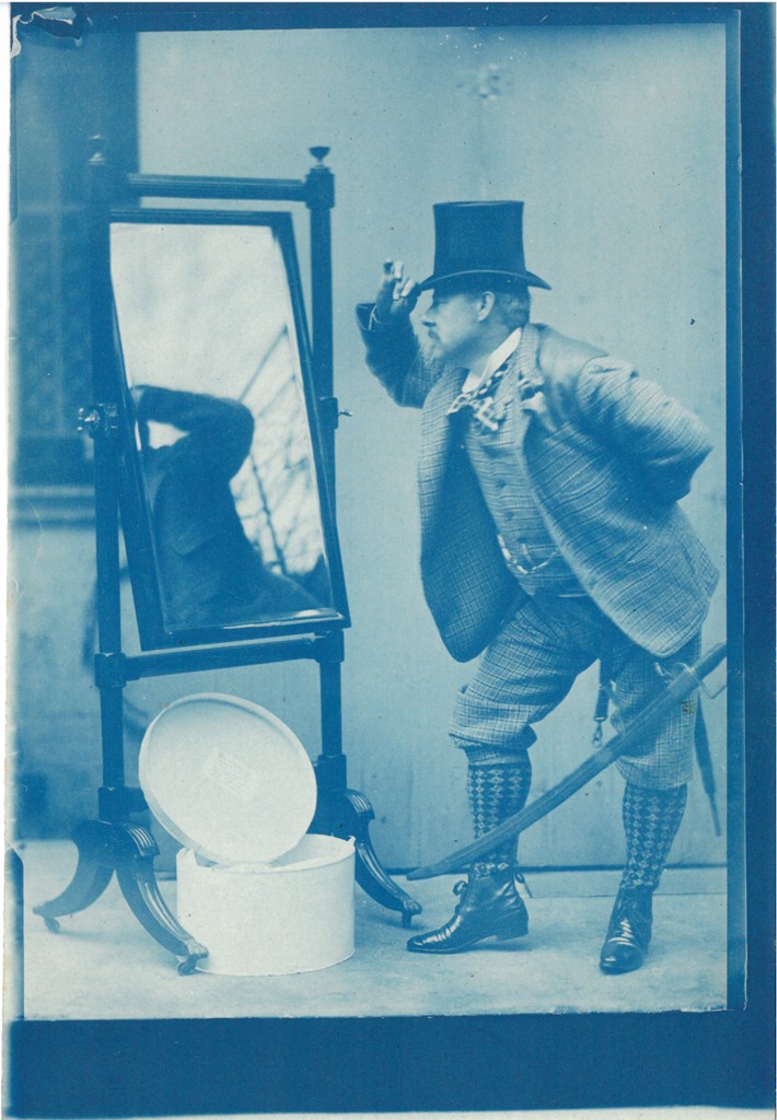It is #MuseumSelfieDay today ! If you visit 18 Stafford Terrace (open from 2 to 5:30pm) don't forget to snap away and share memories of your Victorian experience with everyone!