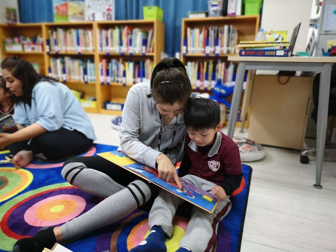 ThomasTucker82's tweet photo. Another successful Reading Party @ISNS_School Thank you to our risk-taking parent for the wonderful read aloud. The K5 students loved it. Nothing more helpful to literacy development than building a love of reading! #GoISNS #ISNSreads https://t.co/meDoejggPB
