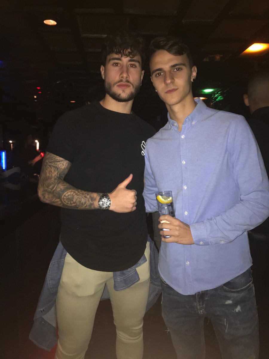 AdrianUrbano20's tweet photo. Felicidades nene! 🎂🎊 @AlvaroPerez65 https://t.co/rymVf2dXx2