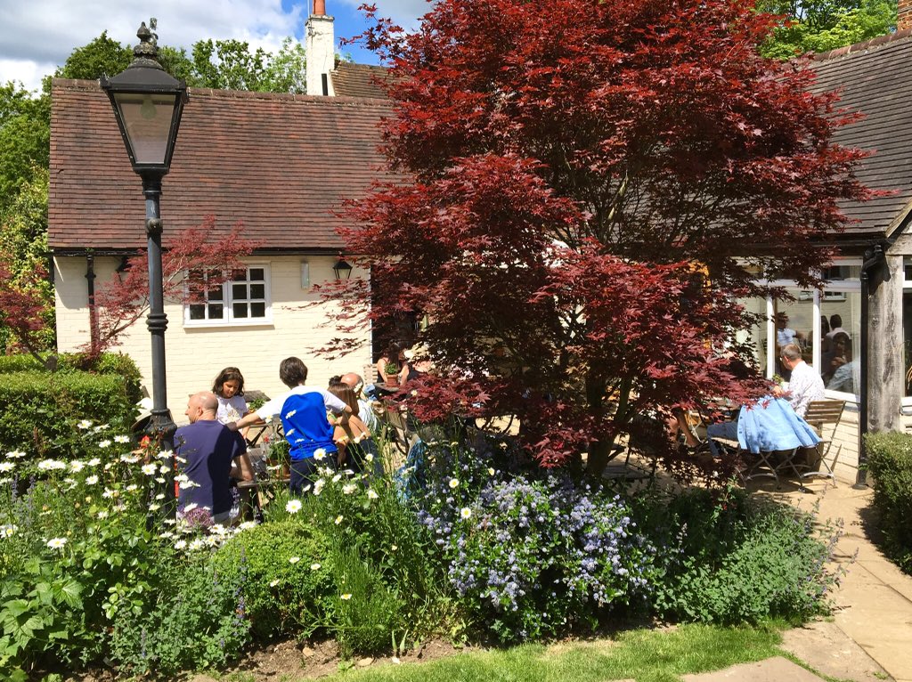 royaloakSL7's tweet photo. Looking forward to Spring and getting the doors back open.
Can’t believe it’s been 4 months since the fire 🔥 
#royaloakphoenix #marlow #Chilterns https://t.co/MCnAfUpsoJ