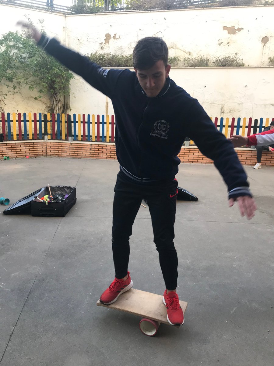 CEI_Tartessos's tweet photo. Los alumnos del Grado Medio de Actividades Físico-Deportivas, dentro del módulo de Dinámica de Grupos y gracias al #PROGRAMADINAMO de la @casajuventudcor, han comenzado a iniciarse en las #técnicascircenses.
#GMTECO #dinámicadegrupos #YoCreoEnLaFP #EstudiaFPenCórdoba https://t.co/OQ3Noi7p7y
