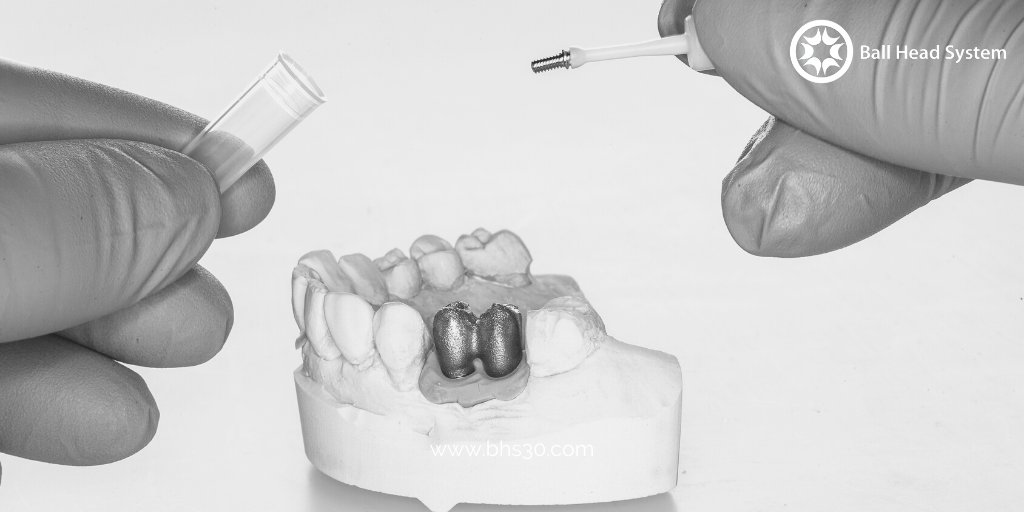 BallHeadTech's tweet image. Safe &amp;amp; comfortable handling ✔️
We know that clinicians and #dental technicians care about safety and hygiene. This is why each #BHS30 screw unit has its own handler and individual case or delivery device, providing maximum comfort 🦷😁🔝 ➡️ bit.ly/2RisFB3