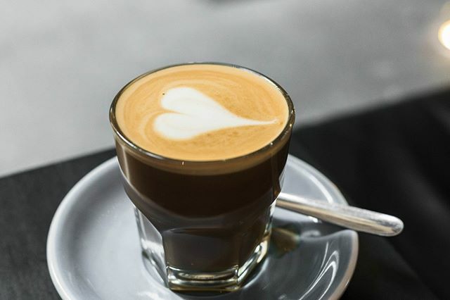 Tag a friend and if they don’t reply in 1 minute they owe you a coffee😉 
#coffee #lunch #breakfast #salads #healthy #coffelatte #barista #specialtycoffee #coldpressed #tea #machiato #espresso #juice #barcelona #bcn #gotic #smoothies #barcelona #resta… ift.tt/380wYrw