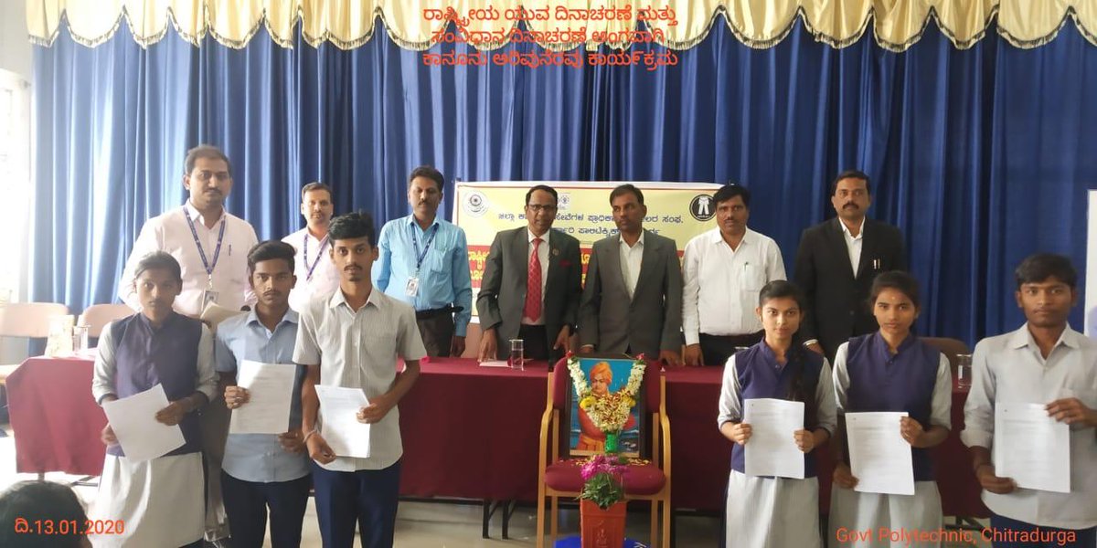 ChitradurgaGpt's tweet photo. Sri T.Shivanna, district senior civil court judge inaugurated the youth day and constitutional day function on 13.01.2020. Students who had completed 18 years were given forms to enrol their names  for voting under electoral literacy club of our college. https://t.co/th1U8dm4E1