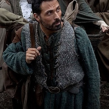 FansiteRS's tweet photo. Morning 😍 happy Wednesday.... Sorry I am a bit late had loads to do this morning so just grabbed 10mins now... Glad u all have been enjoying the pics this week... X K #rufussewell #pillarsoftheearth #tombuilder #wednesday #wednesdaypic https://t.co/5jdWHgJCLM