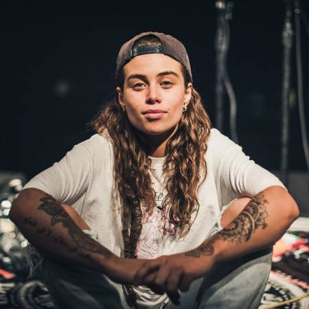 Tash me. Tash sultana пол. Tash sultana 2022. Таш султана. Tash sultana 2022.