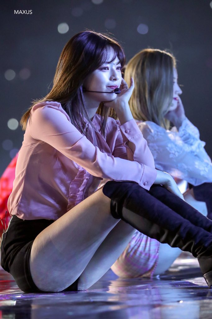 yjyworld's tweet photo. Jeongyeon in pink 💕 and the cutest photos of Jeongmo this time last year https://t.co/aJT45lNgoH