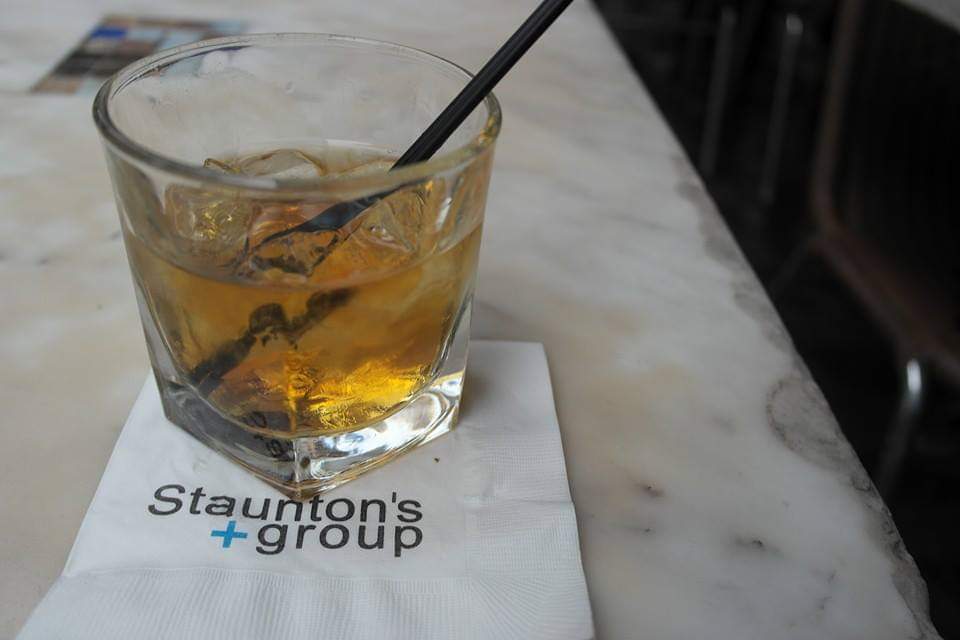 소호에는 '상성'과 '심동'을 찍은 스탠튼바가 있다. 두 영화 모두 금성무가 출연하는데 특히 심동의 금성무는 무쌍시절의 보석같은 얼굴로 나온다....