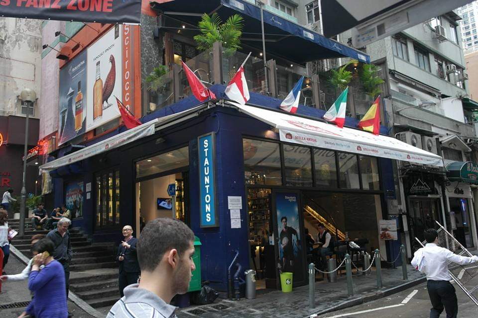 소호에는 '상성'과 '심동'을 찍은 스탠튼바가 있다. 두 영화 모두 금성무가 출연하는데 특히 심동의 금성무는 무쌍시절의 보석같은 얼굴로 나온다....