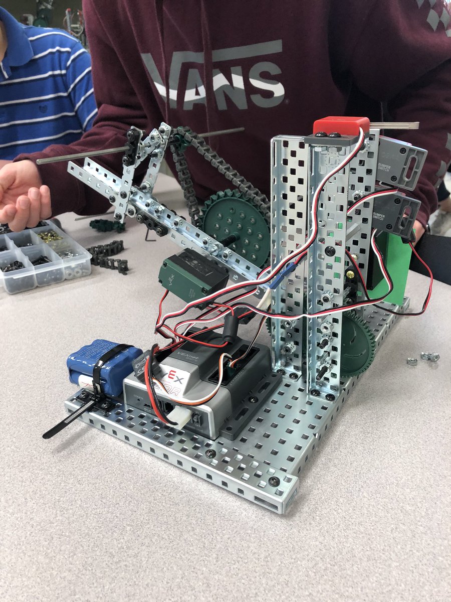 Mrsloganmorgan's tweet photo. PLTW POE final project working zone! Cant wait to see their final products today!!! @PLTWorg @SummervilleWave #shsengineering #pltwpoe #iteachstem https://t.co/Zol8XuYFw0
