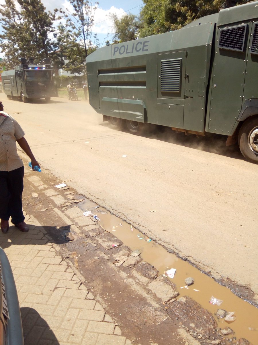 DictatorWatch's tweet image. More militarized policemen arrive to terrorize the citizens of #Kasarani &amp;amp; #Mwiki in Nairobi #Kenya 
#IStandWithKasarani