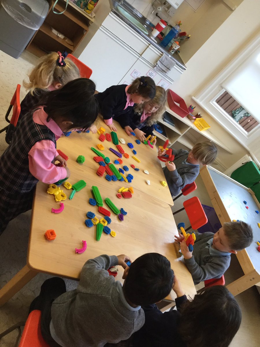 AlleynCourtPreN's tweet photo. Reinforcing our shape topic through construction #imagination #beingconstructive https://t.co/584VnN4BwF