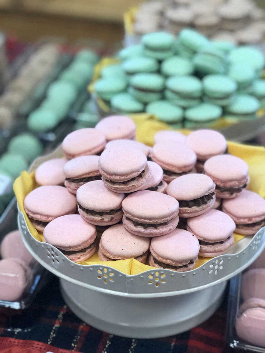 I like macarons, but I have to admit: I like them better covered in chocolate. Who’s with me? #chocolatecoveredmacarons #chocolatecoveredeverything