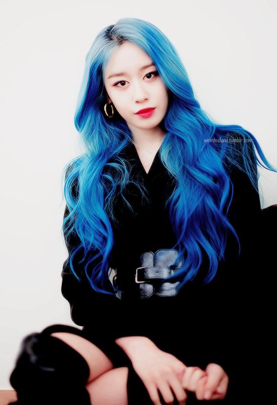 Jb81024258's tweet photo. Which one do you think is the most beautiful: Purple / Blue Oooh I can't choose She is beautiful in both 😭❤😭❤😭
#jiyeon #takeahike #jiyeononstage #Queen #KPOPSUPERCONCERT2020 #kpopfan #tara #lovejiyeon #Korean #koreanstyle #arabfan #tara_arab_fan https://t.co/fgxdPowojk