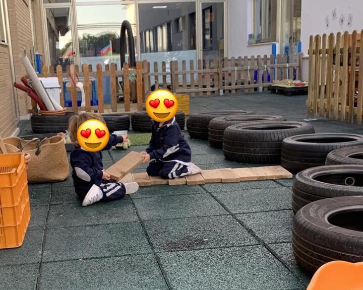 LouiseHawker3's tweet photo. AMAZING learning today. PN2 are getting better at problem solving, working together and cooperating with each other. #LESRelentlessFocusOnLearning #LESGettingBetter #LESEarlyYears #LESRocks #EYtwittertagteam https://t.co/cLcCbYEiLt