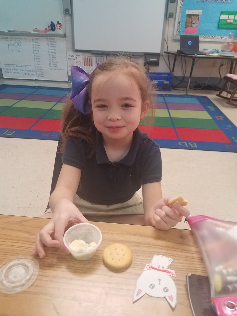 AnnaFree601's tweet photo. Late tweet because LIFE😆is wild! We made butter, ate butter😋, and wrote how to make butter. This gave us a really good conversation about changes of matter too! https://t.co/W4gwcNsRnt