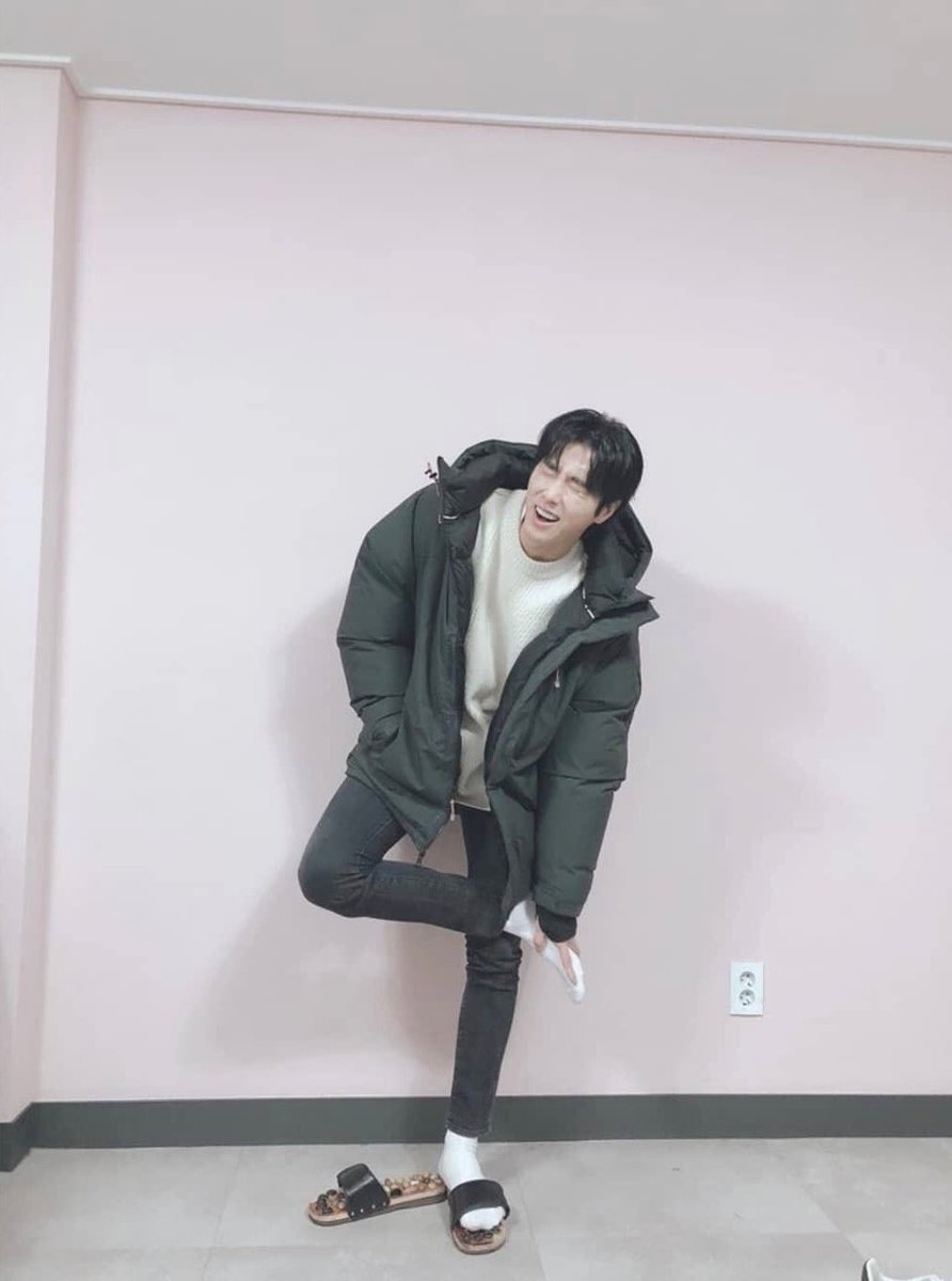 WeAreUforyunho's tweet photo. 200115 yunho ins update！！！
yunho2154: 🤣🤣🤣
https://t.co/s5OvpiUJNl
#vible #VIBLE #ViBLE 
#정윤호
#유노윤호 
#ユノ 
#ユンホ 
#Yunho
#郑允浩
#瑜卤允浩
#U_Know
#동방신기 #TVXQ #東方神起 
#tohoshinki
#TOHOSHINKI #DBSK
#Tohoshinki 
#underarmour #UnderArmour
#standbyuknow https://t.co/141BU2YtwE