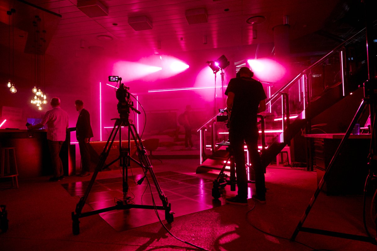 GmbhRedtag's tweet photo. Wir produzieren deine interne Live Show! Auf unterhaltsame Weise werden Informationen so kommuniziert, dass das Interesse deiner Mitarbeiter geweckt wird und sie sich mit den Werten deines Unternehmens identifizieren können. 

Mehr unter: https://t.co/Bb9ZmjCqXz https://t.co/xHZWfeW4AV