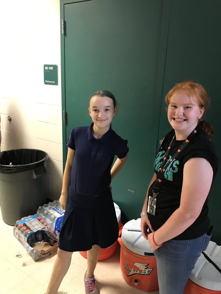 7thsciencepack's tweet photo. 4H loves supporting the pack and running the snack stand at the basketball game. Come by and see us #onepack https://t.co/BNhso0bcxA