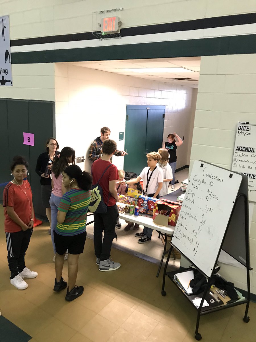 7thsciencepack's tweet photo. 4H loves supporting the pack and running the snack stand at the basketball game. Come by and see us #onepack https://t.co/BNhso0bcxA