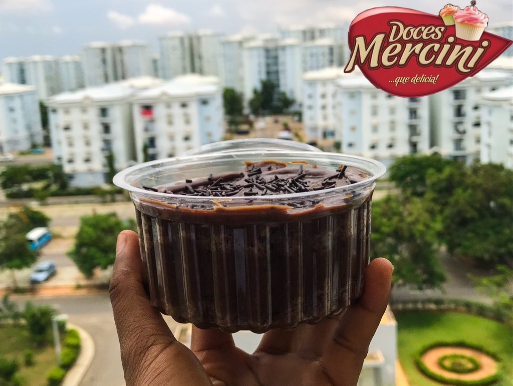 DocesMercini's tweet photo. Bolo no pote de chocolate 👩🏾‍🍳🥵 https://t.co/FAZaASHgay