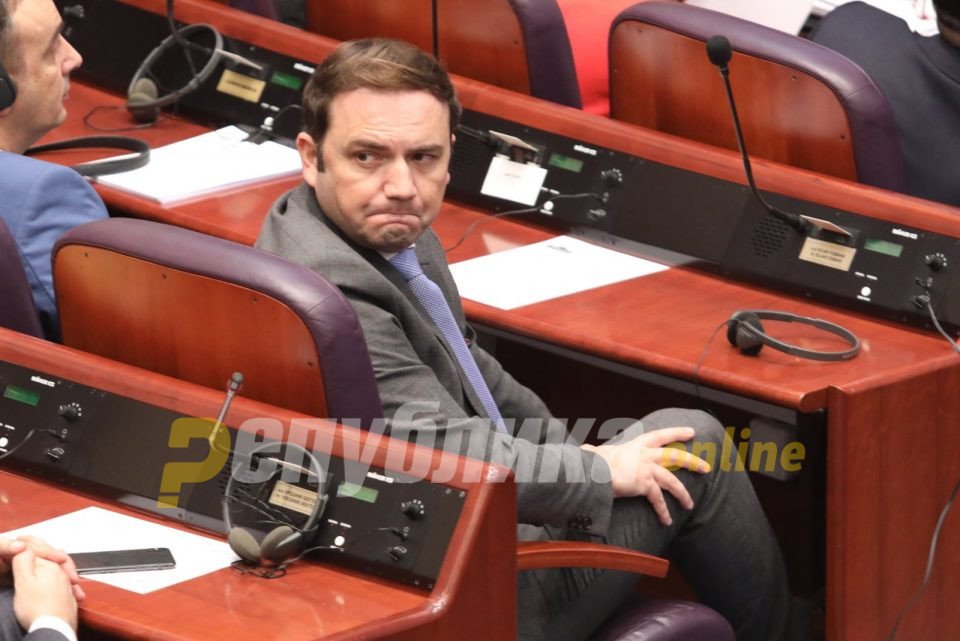 TojMarko's tweet photo. Според  Османи поспремни сме биле од било која земја членка на ЕУ кога почнувала преговори.
Лицето на спремноста. 😂😂😂😂 https://t.co/2MHgNmtuFI