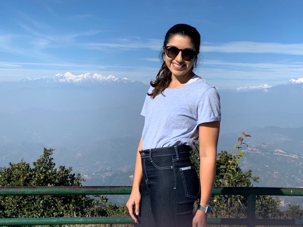 bluedeltajeans's tweet image. High waisted denim is a must in the Himalayan mountains.  Thanks for wearing and sharing Lily! ⛰🤳👖
#29kft  
#packlight
#wearoften
#bluedeltajeans