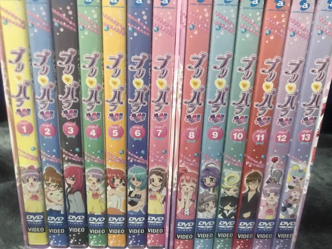 「なんでBluRayで揃えてるのにDVDを…?」

ぼく「運転中に見たかったから…、あと限定パッケージが可愛かった」 