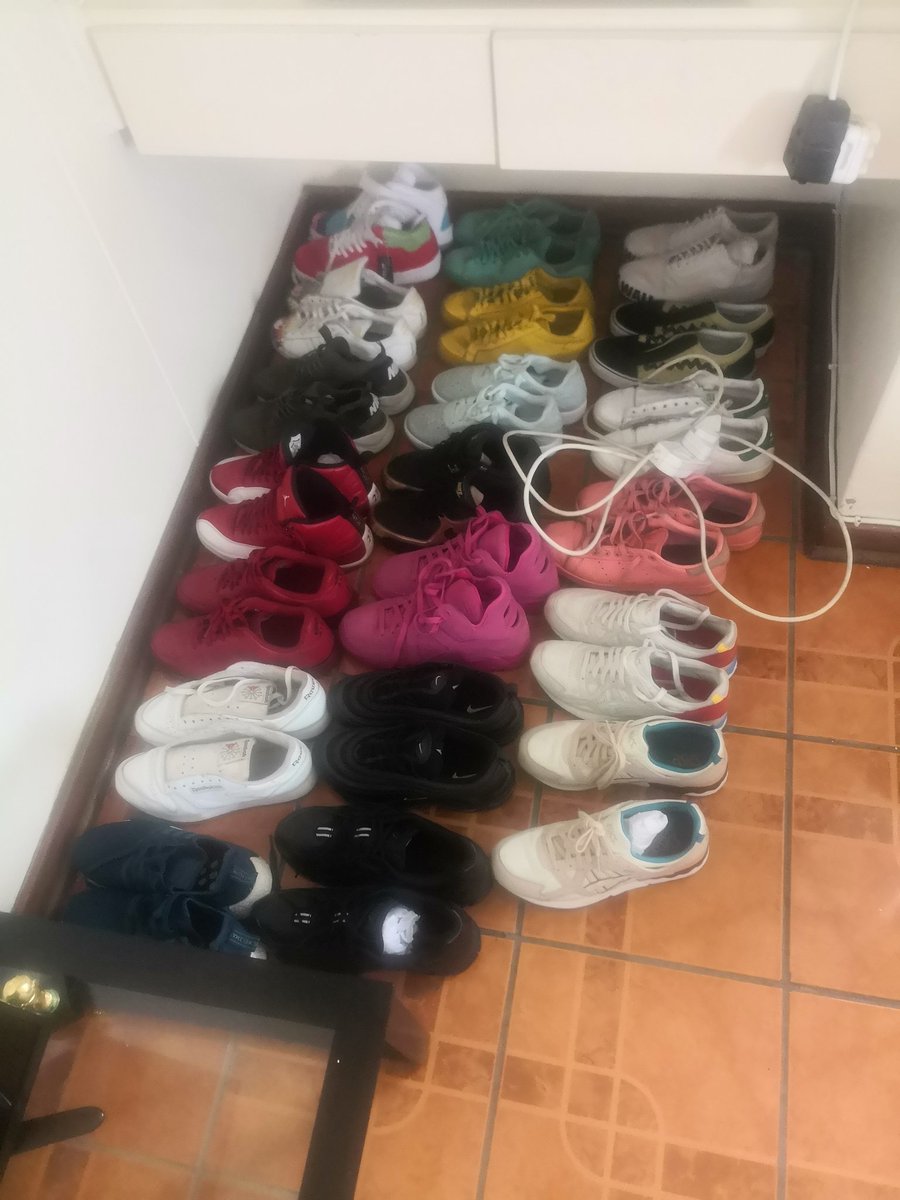 Bhongo_Tobela's tweet photo. @Hippo_co_za Avoid spending money on clothes and sneakers cause i have more than enough now and invest more and save more money and loans #MoneyMistakesToAvoid #DecemberRegrets #Januworry https://t.co/M6AwuCJgLW