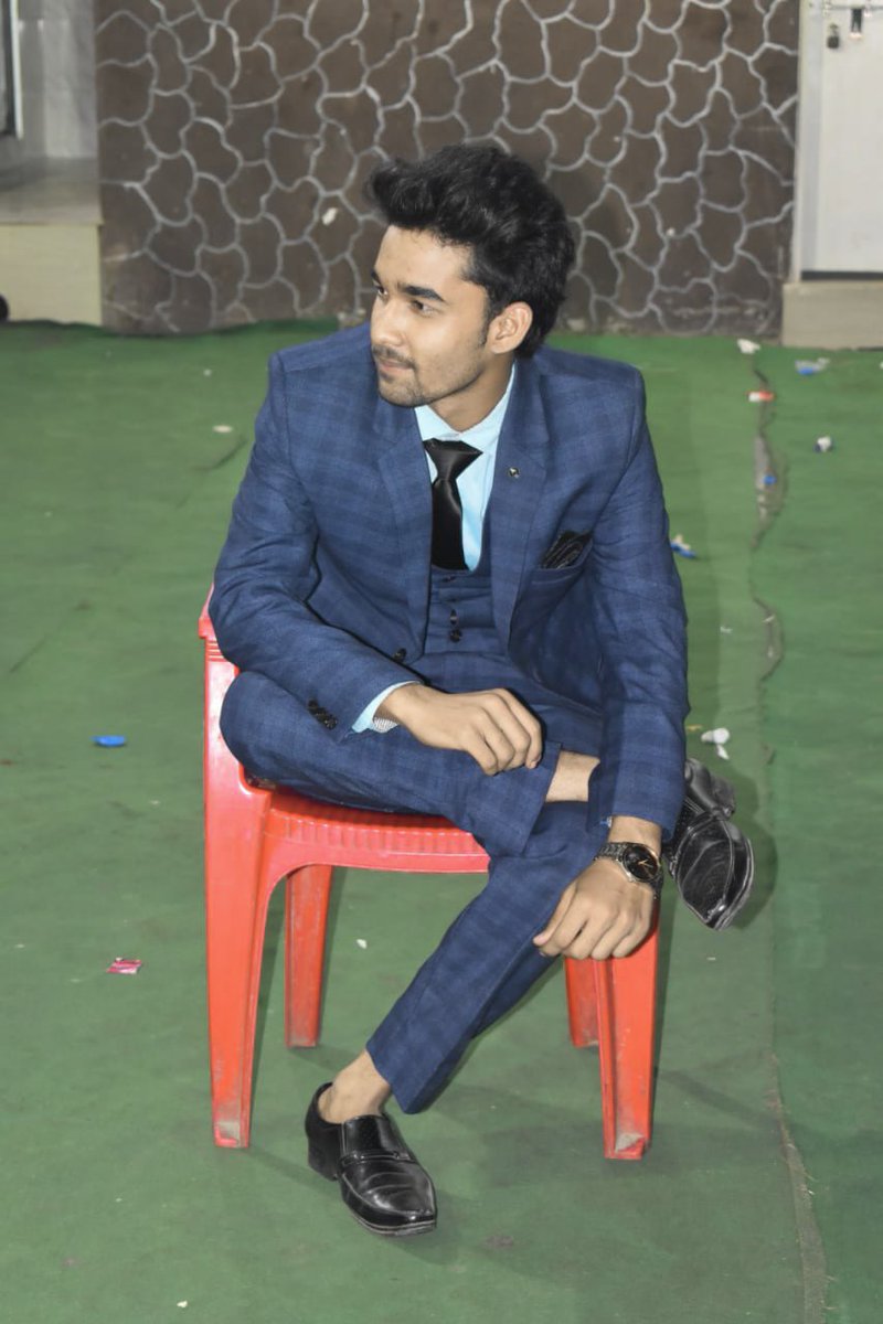 azambabu786's tweet photo. Not always “Available”.. Try your Luck….next time
#spartan_azam #spartan_of_darbhanga #suit #formal_suit #Coat_paint #smart_boy #patna #study #status #shayari #name #God #cool #new_pose #new_style #new_look #smart_look #Handsome #new_hair_style #life https://t.co/zsCg3DAIP9