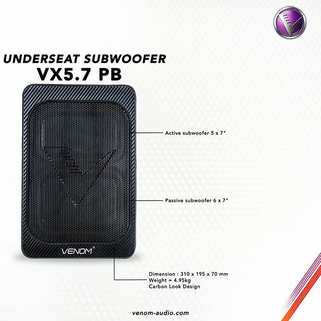 Subwoofer aktif VX 5.7 PB untuk penempatan di bawah jok. Dengan desain carbon look membuat subwoofer VX 5.7 PB terlihat lebih mewah.