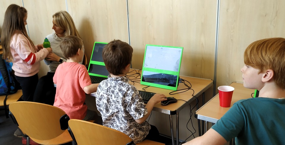 The next <a href="/bplraspjam/">Blackpool Rasp Jam</a> will be on February 8 at the new time of 10am!
This month we learn how to write #Python code to control electronics using <a href="/Raspberry_Pi/">Raspberry Pi</a> 

Get your free tickets here
blackpoolraspberryjam.co.uk/february-2020-…

@BpoolLibraries 
#rjam #raspberrypi