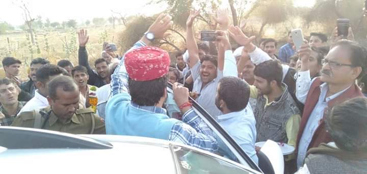 ErPukhrajgarg's tweet photo. बाड़मेर जिले के मौखाब जाते समय आगोलाई व 30 मील बालेसर में रालोपा कार्यकर्ताओं द्वारा स्वागत करने पर सभी का आभार।
#RLPTeam
#StatePresidentRLP #Rajasthan #MLABhopalgarh https://t.co/aGdjou90hP